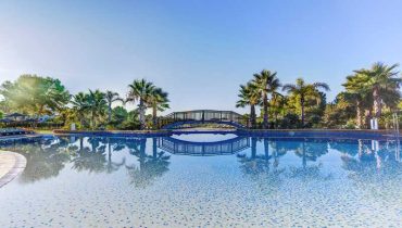 Hotel Cala Pada in Ibiza zwembad met brug
